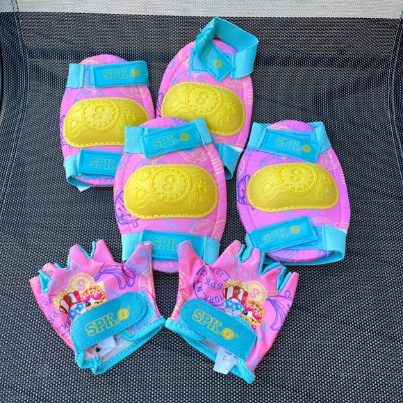 Shopkins Other - ✨🤩4/$11🤩✨ Shopkins safety pack gloves knee and elbow protectors